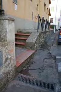 accessibili a norma: no sull'elemento Semplice Percorsi pedonali ID 45 Descrizione: Percorso con breve scalinata da via Roma e percorso di collegamento