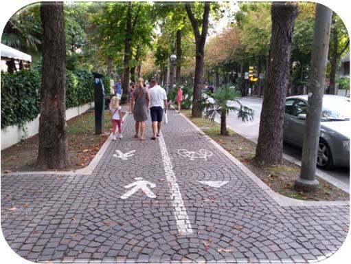 Di questi, 650 sono ritagliati sui marciapiedi, cioè strisce nettamente separate dalla carreggiata riservata alle auto. «Ma questo sta cambiando dice Roland Huhn, capo dei Trasporti dell'adfc.