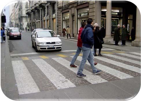 Strumenti di moderazione del traffico ATTRAVERSAMENTI PEDONALI RIALZATI Ha lo scopo fondamentale di