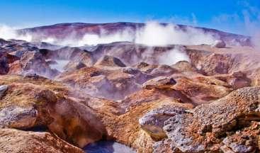 Sol de Mañan - E' un insieme di pozze di fango bollente e geyser con fumarole sulfuree situate a quasi 5.