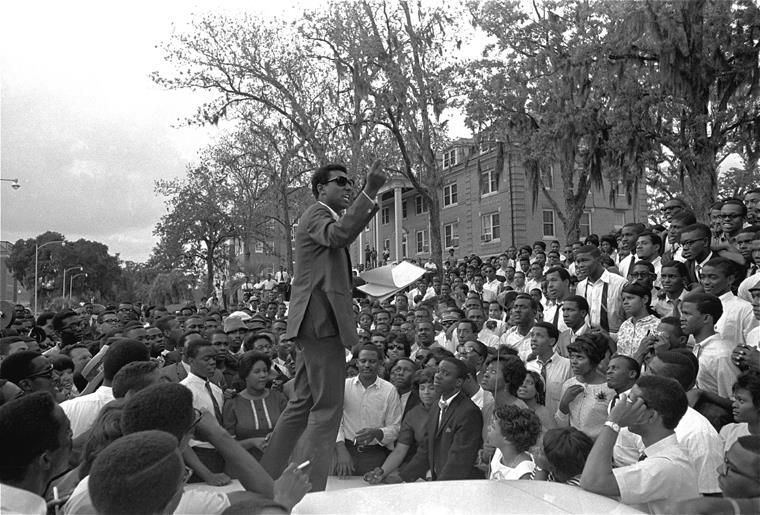 1966: Black Power e Black Panther Party Stokely Carmichael (Kwame Ture) addresses Florida A&M students on Black Power. 1967.
