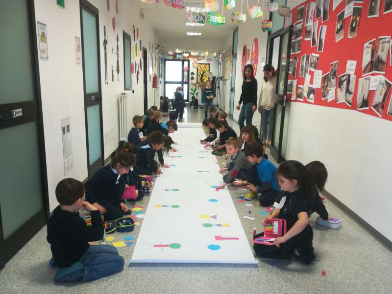 Al Collegio Villoresi giochi e quiz in onore del Pi Greco Day 7 La sfilata delle forme Anche delle semplici cannucce si sono trasformate in forme colorate, riposte poi con eleganza