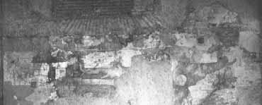 11 - Foto Mario Perotti, Particolare della parte bassa del Monocromo sulla parete nord-est nella situazione in cui è stato