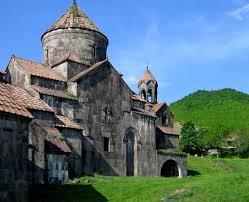 Il passo di Selim conserva i resti del caravanserraglio di Selim, il meglio conservato in Armenia, edificato nel 1332.