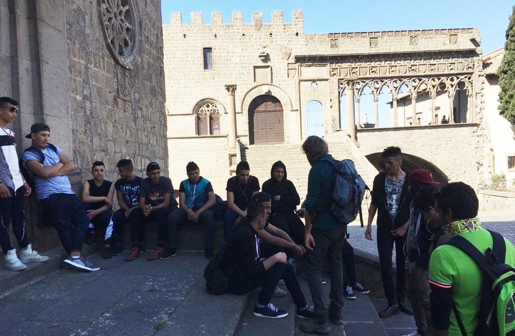 Porta San Pietro, Porta Romana, prevedendo anche degli ingressi in città, con fermate