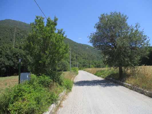 A sinistra continuano i tracciati in dismissione e quello in progetto.