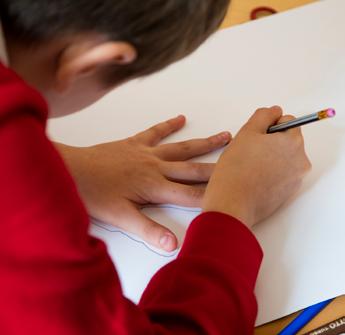 10 - I laboratori MATERNA MATERNA PRIMARIA 10-11 ANNI SECONDARIA DI I GRADO Detective al museo Segmenti d arte Laboratorio di riciclo sul collage Guardare l arte con gli occhi di un detective, alla