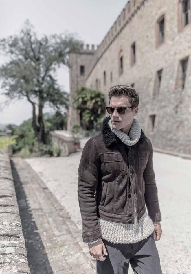 Nel castello di Tabiano anche la moda contemporanea tesse racconti leggendari Per Len, a sinistra: giacca in pelle termonastrata, Bally; maglione a collo alto in cashmere e