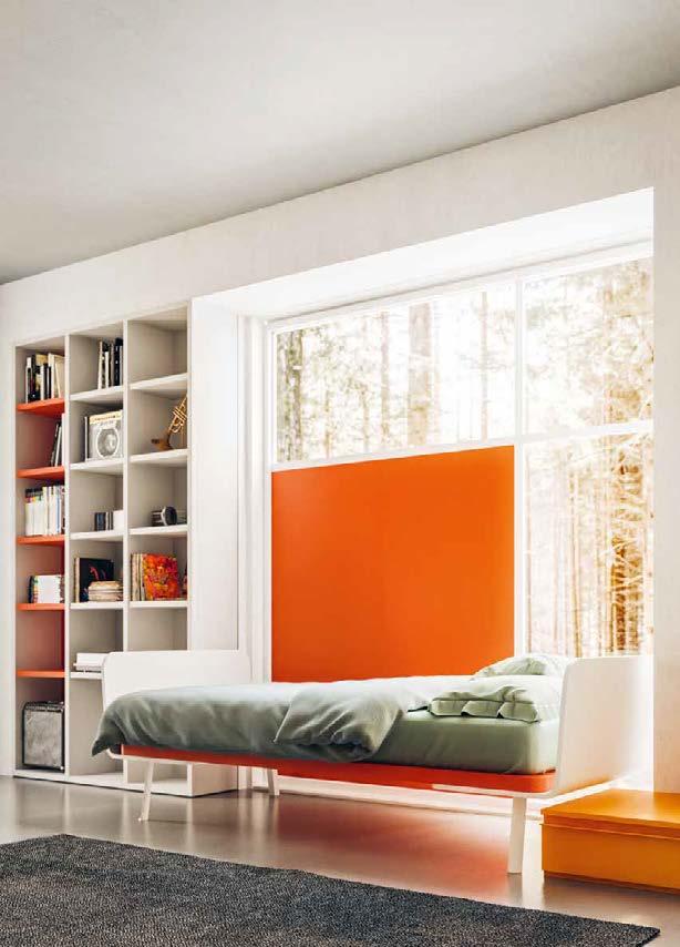 042 R6 finiture: olmo sbiancato carota Armadio battente con maniglia Wing + ante con pattern P12 Tramonto + letto Flok Turca + libreria a spalla + scrittoio Flok in appoggio a pensile con cassetto