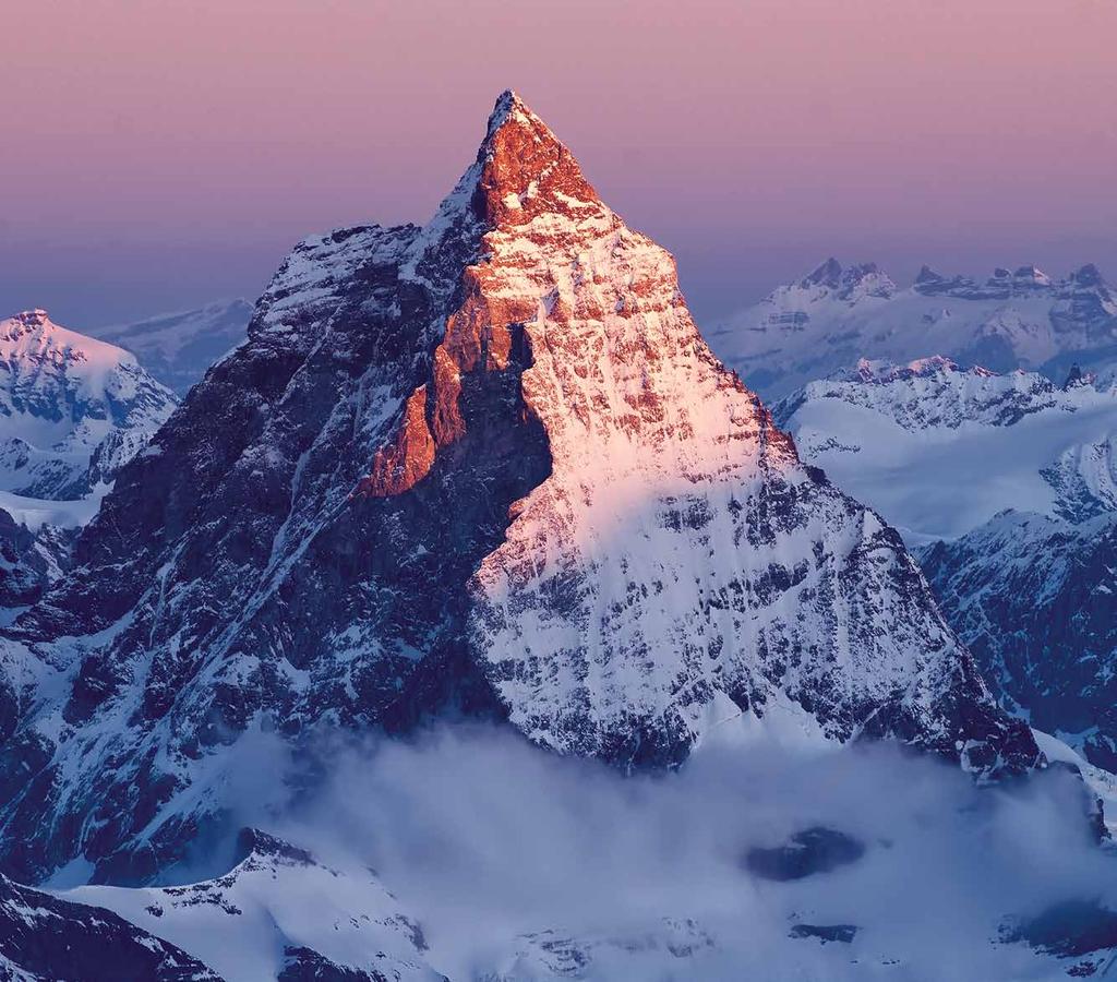 Il Cervino, probabilmente la più maestosa vetta dell'intero rco lpino, qui visto all'alba dal monte Rosa (18 maggio 2014, foto Giovanni Rovedatti).