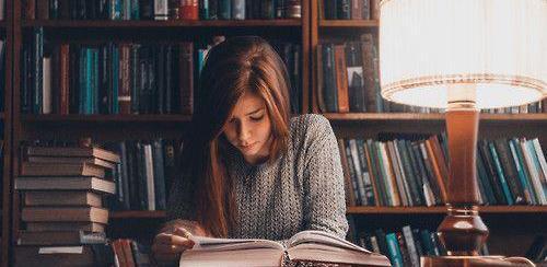 Anne è una giovane studentessa francese di archeologia prossima alla laurea.