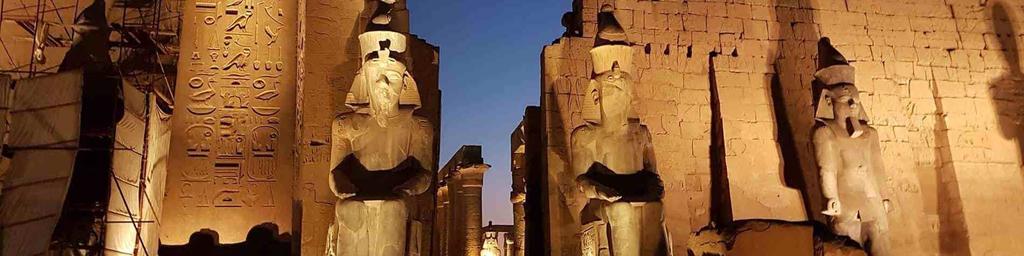 Dopo il pranzo si prosegue con la visita di Abidos, la città santa di Osiride, con i templi di Seti I, Ramses II e l Osireion.