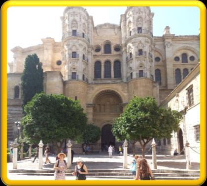 L Andalusia è la regione più calda e passionale della Spagna, e lì nascono tutte le tradizioni più sentite dagli spagnoli, come il flamenco, la corrida e le tapas.