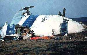 4. L estradizione imposta dal Consiglio di sicurezza: il caso Lockerbie Il 21 dicembre 1988 un Boeing 747-121 che stava effettuando una tratta da Londra a New York, esplose in volo in conseguenza