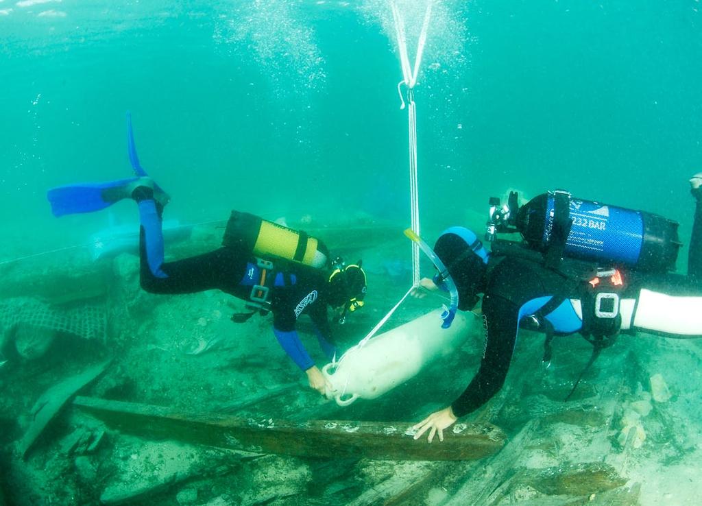 , Lo scavo stratigrafico ha indagato una porzione limitata ma intatta e densamente stratificata del giacimento sommerso; nella sequenza si distinguono almeno due livelli