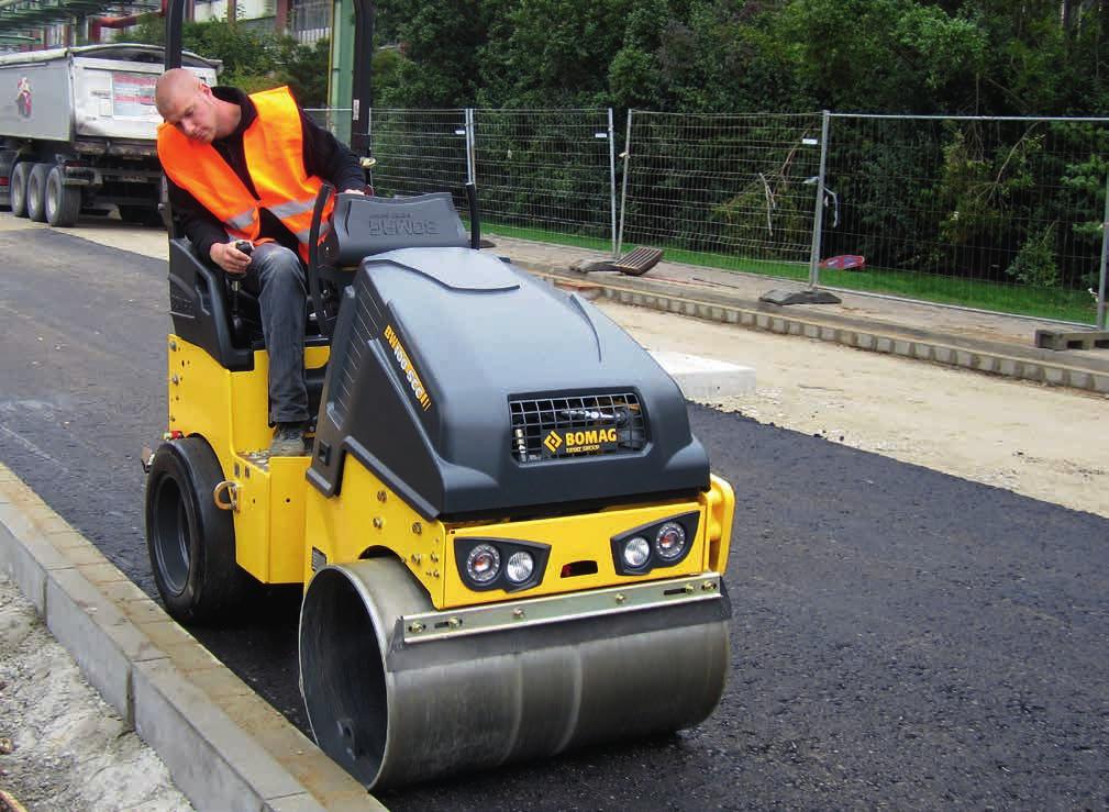 Grazie all impiego di rulli combinati leggeri BOMAG è possibile migliorare notevolmente la qualità della superficie dell asfalto.