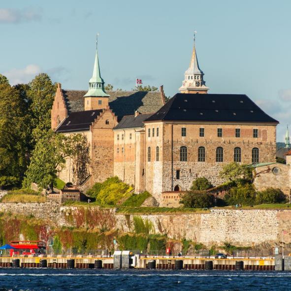 In serata, sistemazione in hotel, cena e pernottamento. 3 GIORNO: 24 LUGLIO 2019 favang - ÅLESUND (335km) Prima colazione a buffet in hotel.