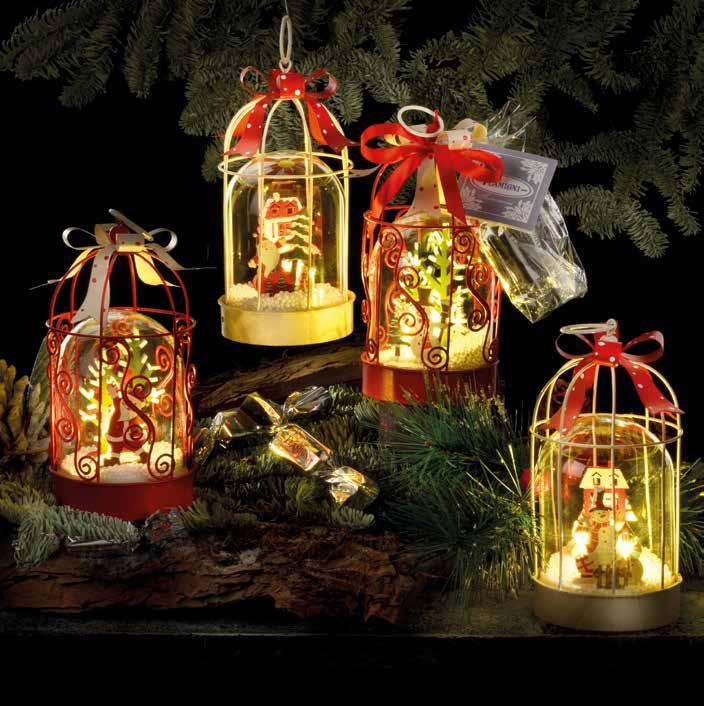 Confezionate con torroncini morbidi The hanging blown glass balls with wooden Christmas subjects and led light in assorted models with small soft nougats 50g