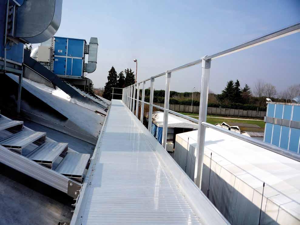 le passerelle IMECO SAFETY SYSTEMS, realizzate in alluminio, sono sistemi di protezione collettiva progettati