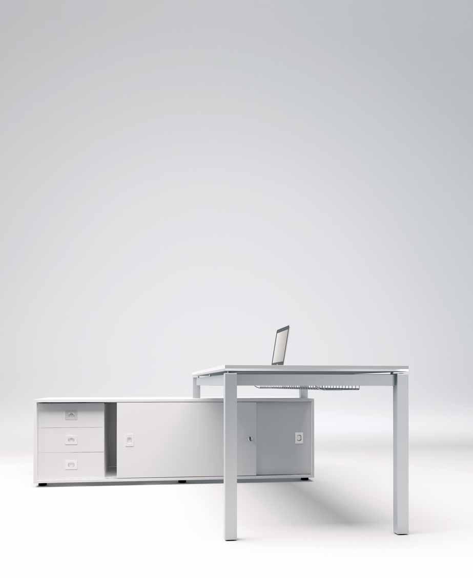 DESKS INTEGRATED TO OPERATIVE BOXES WITH SLIDING DOOR characterize the working area. The cable management system with an aluminum rail and top access can be equipped with different front panels.