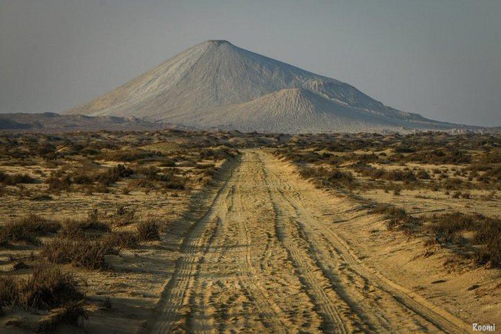 Vulcano di fango Chandragup nell Hingol National Park, Pakistan; Credit In Italia questo fenomeno, noto anche come vulcanismo sedimentario (per distinguerlo da quello più caldo di origine magmatica),