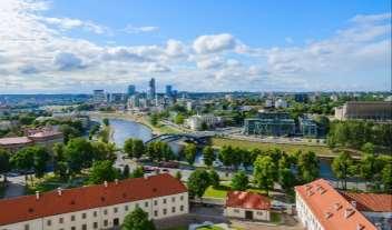 1 GIORNO LUNEDÍ 15/07 Partenza dall'italia per Vilnius. Arrivo e trasferimento in bus GT privato in hotel. Cena e pernottamento in hotel.