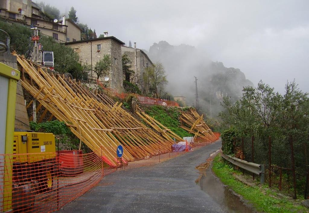 Sistema di monitoraggio a fibra ottica per il controllo di un muro di