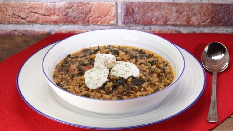 ZUPPE E MINESTRE Minestra di farro e cavolo nero con quenelle di ricotta di pecora di: Cipolla77 LUOGO: Europa / Italia DOSI PER: 4 persone DIFFICOLTÀ: bassa PREPARAZIONE: 20 min COTTURA: 30 min