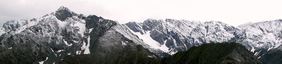 Ripercorrendo poi i sentieri della mitica 3 Rifugi si valicherà il