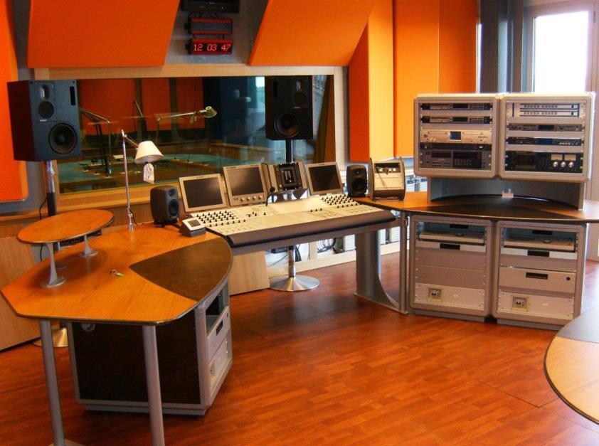 Le Nostre Attività (5) Broadcasting - Sistemi Audio-Video Progettazione Installazione - Manutenzione Studi Televisivi e Radiofonici Sale di Regia fisse e mobili Impianti