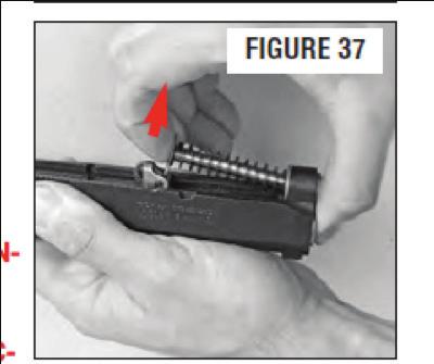 Figura 37 ATTENZIONE: non cercate di far scattare le pistole SW1911 e SW1911 E-series quando il carrello è rimosso, in caso contrario si può danneggiare il cane o altre componenti interne.