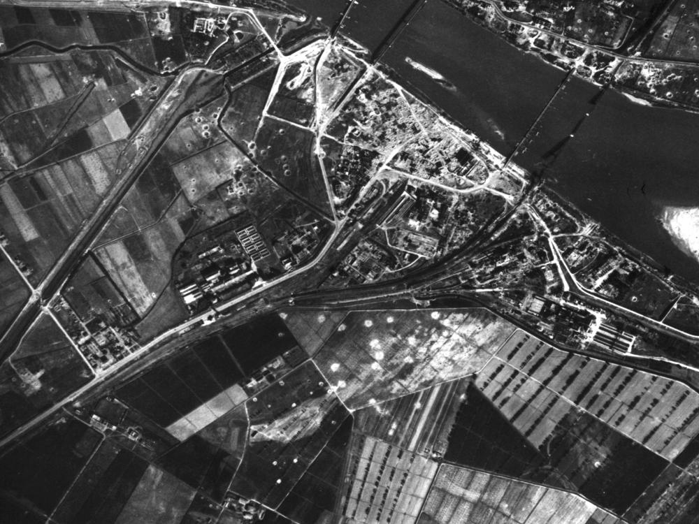 Pontelagoscuro agosto 1945 5 1 2 4 3 Foto: volo RAF