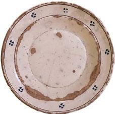 Piatto di ceramica Questo grande piatto era usato dall anziano re di Belmonte ed
