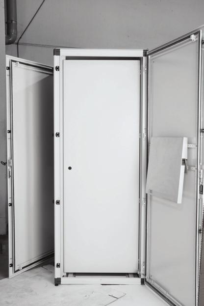 , - accessories Porta interna / Inner Door Realizzata in lamiera di acciaio spessore 15/10, regolabile in profondità e predisposta per eventuale montaggio di profili di irrigidimento.