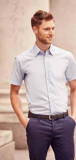 g/m 2 BCSMT82 Sharp Short Sleeve Men 00% cotone twill pettinato facile da stirare e con initure in mano pesca. Tasca lato cuore. Elegante colletto fuso con il corpo della camicia.