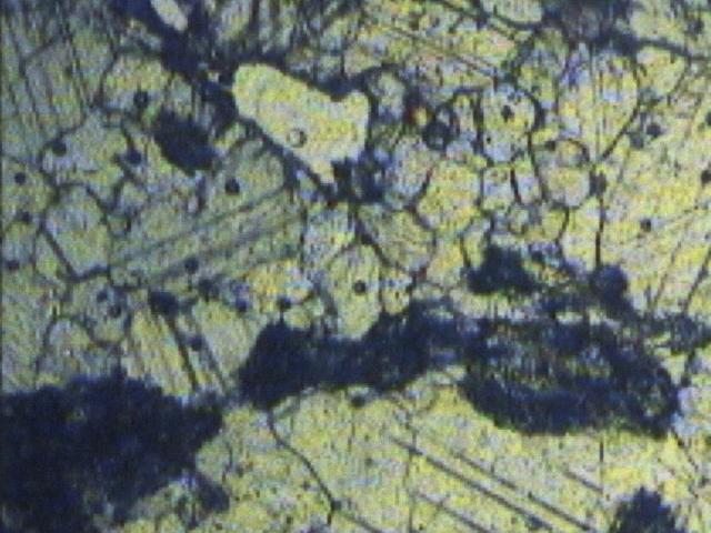 Relazione petrografica sui campioni del tempio di Augusto ad Ankara campione 7 Marmo a struttura eteroblastica formato da cristalli di poche decine di micron associati ad altri di dimensioni