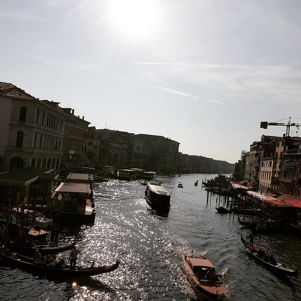 4/5 Una gita a Venezia durante un fine settimana e il sole che sempre ci ha accompagnate in questo viaggio.