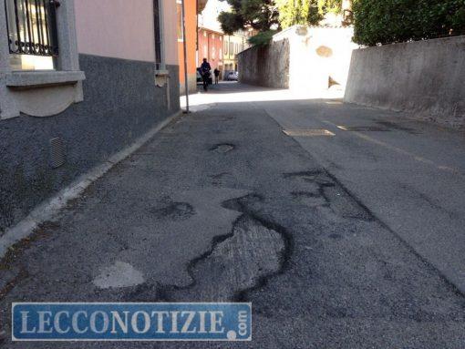 Le buche nell asfalto di via Marsala Ogni mattina le strade qui sono completamente intasate ribadiscono dal ristorante Corte di Lucia.