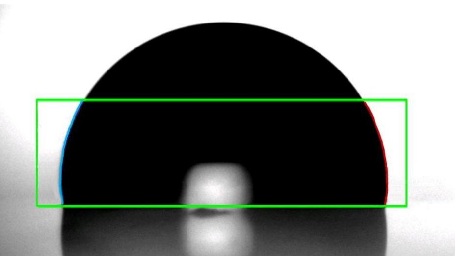 3.4. L ANALISI DELLE IMMAGINI 19 Figura 3.3: Il programma di analisi permette di posizionare un rettangolo in modo che la base passi per i due punti di contatto della goccia con la superficie.