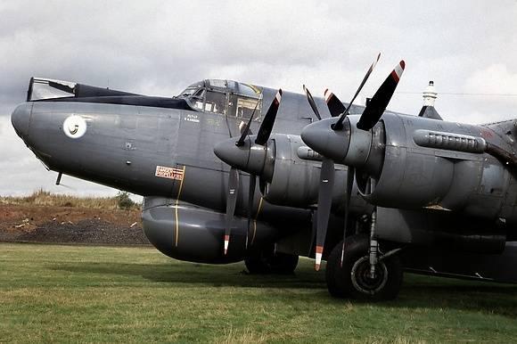 E-3 Sentry. Così, fino agli anni '80 la RAF ha continuato utilizzare questo dinosauro di velivolo mosso da quattro motori Rolls Royce Griffon ad eliche controrotanti.