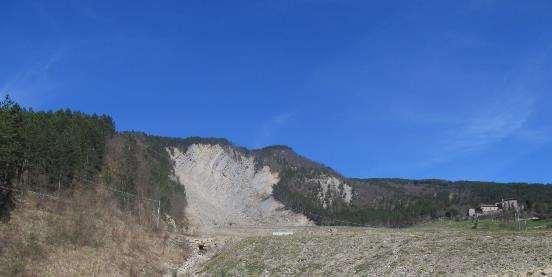 Intervento di somma urgenza Frana di Poggio Baldi in località Corniolo Nella notte fra il 18 e il 19 marzo del 2010 in