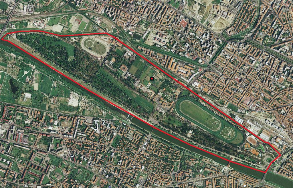 Figura 1 Ortofoto del 2007 che mostra il parco delle Cascine (delimitato dalla linea rossa) e la posizione della stazione agrometeorologica (43.7854 N, 11.2183 E) indicata dal quadrato nero e rosso.