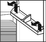 Uso 5.2.6 Spostamento dei balconcini u Togliere i balconcini come in figura. Togliere lo scomparto per formaggio e burro con il coperchio.