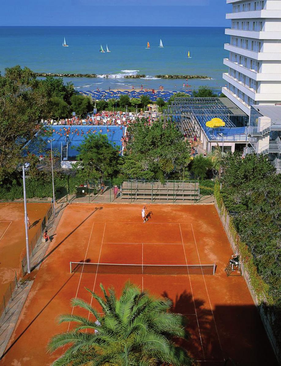 30 SISTEMAZIONE ALBERGHIERA Chi desidera soggiornare presso l Hotel residence Serena Majestic dovrà inviare l apposita scheda di prenotazione alberghiera entro il 1 Settembre 2013 a: Hotel Serena