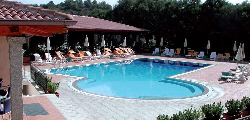 Hotel Club Le Rose San Teodoro 8 giorni/7 notti in Camera Classic - Pensione Completa + Bevande sabato / sabato + 1 bimbo 3 / 12 anni + 2 bimbi 3 / 12 anni 28/05 04/06 1.190 1.240 1.513 18/06 25/06 1.