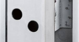 Variante 1: fissaggio con viti passanti Preforare il profilo CW e un lato della colonna telescopica in acciaio con una punta per