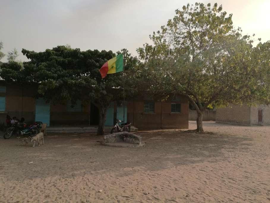 6 La scuola di Mbouloum Il 24 gennaio si è svolta una riunione presso il ristorante Jokkoo, gestito dal GIE Touris Jokkoo, per mettere a punto le attività da svolgere e per analizzare eventuali