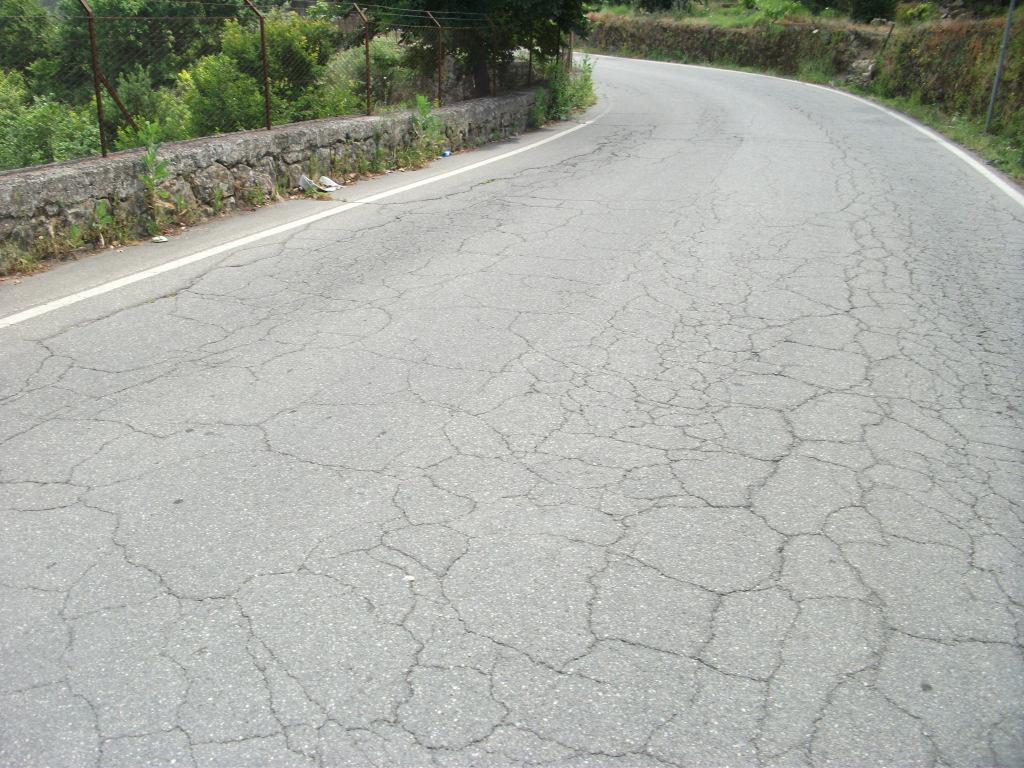 La strada in questione rappresenta l unica via di accesso dal lato Nord, attraverso la strada statale 185, che conduce direttamente all abitato di Castiglione di Sicilia; idem per l altro accesso al