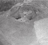 Un percorso sotterraneo si snoda tra i resti del quartiere artigianale, scoperto e indagato a partire dagli anni 50 del secolo scorso da don Pietro Monti, in seguito al rifacimento della chiesetta