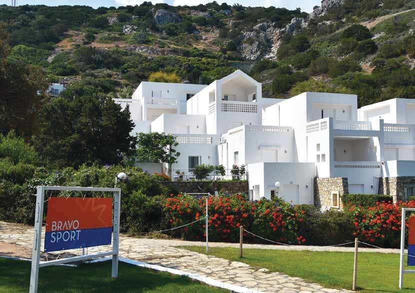 POSIZIONE Sorge sulla baia di Mirabello ad Agios Nikolaos; la struttura è adagiata lungo un promontorio e dista 70 km dall aeroporto di Heraklion.